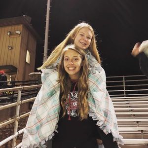 Meet your Posher, Lauren